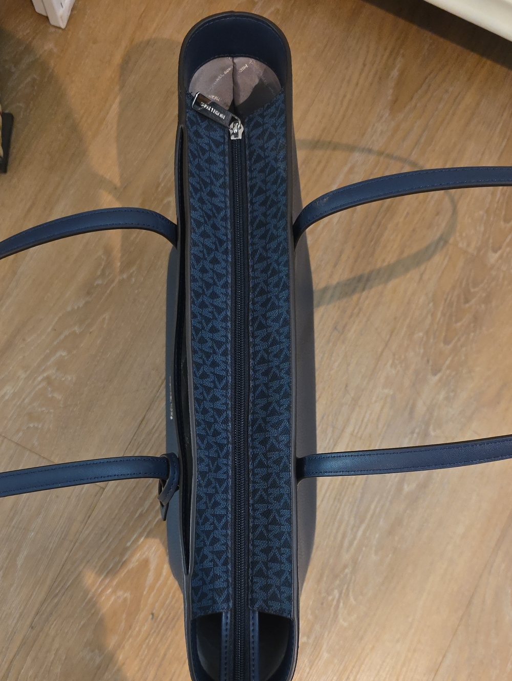 Michael Kors Navy Pebbled Leather Tote Like New - Picture 2 of 5